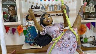 Swinging Isabela Encanto cake!