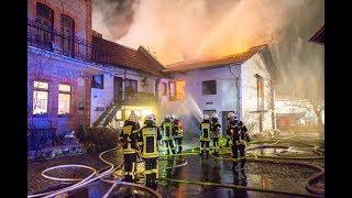 Großbrand einer Schreinerei in Wallau – 10 Bewohner in Sicherheit gebracht