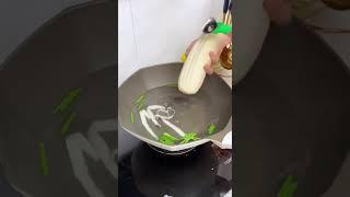 간편하게 쓱싹~ 뚝딱! 반죽용 채칼~! #short