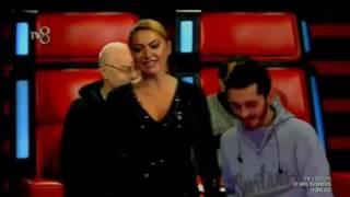 Hadise nin Canlı Yayında Göğüsleri Açıldı İnanılmaz