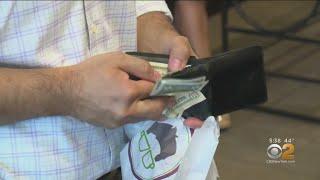 Should Businesses Be Allowed To Go Cashless?