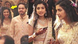 Anant Ambani Wife Radhika Merchant Looks Beautiful At Isha Ambani Wedding