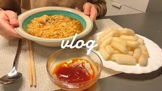 WHAT I EAT IN A DAY | international student diary in europe 