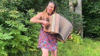 Claudia Hinker spielt DIE STERNE AM HIMMEL auf ihrer Steirischen Harmonika!