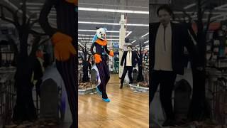 Stilts Animatronic comes alive to show off his dance moves #halloween #spirithalloween #animatronic