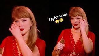 Taylor Swift CRIES at her LAST Toronto Eras Tour Show