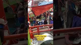 Bongkar muat ikan kapal jaring cakalang