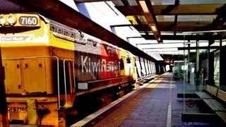 Train #126 KiwiRail DFB Class Locomotive 7160 throttles up @ New Lynn Station HD