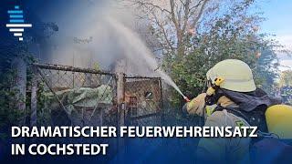 Feuer zerstört Einfamilienhaus – Frau (69) stirbt trotz Rettungseinsatz