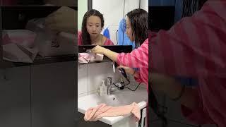 再吹风机里面放面粉，让姐姐变白魔女！#两只马儿 #搞笑 #整蛊 #funny