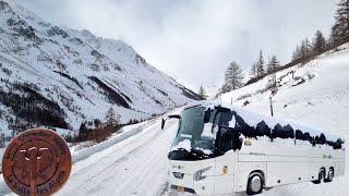 MET DE TOURINGCAR EEN WINTERPENDEL NAAR LA SALLE LES ALPES IN DE FRANSE ALPEN.