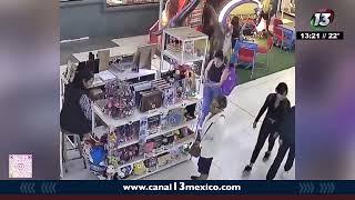 #Canal13Puebla  Captan a abuelita y nieta robando en un módulo de Plaza Dorada, en Puebla.