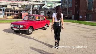 Der Wartburg 353 W und Ostblechgirl Luisa. 