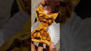 Chole Samose  Indian street food ka zaika |Delhi street food |WalkEaters|Mumbai food|Fusion food
