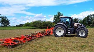 VALTRA T 215 Neu & Erstinbetriebnahme mit Kuhn 13 Meter GF 13003 Kreiselheuer bei der Heuernte 2024