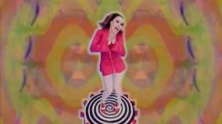 Deee-Lite - Groove Is In The Heart (Official Video)