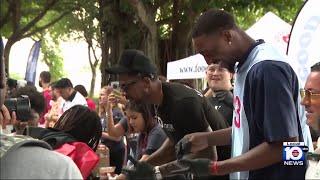 Miami Heat's Bam Adebayo, Udonis Haslem hold Thanksgiving meal giveaway