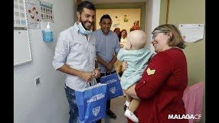 Miguel Torres visitó a los ‘peques’ del Materno