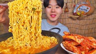 김장김치에 라면은 못 참습니다. 안성탕면에 계란도 못 참습니다. RAMEN KIMCHI KOREAN FOOD ASMR MUKBANG.