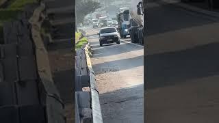 Motoristas são flagrados fazendo ultrapassagens pelo acostamento durante congestionamento no RJ