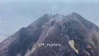 Melihat Kawah Gunung Merapi Jarak Dekat | Video Di ambil Dari Pesawat