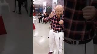 89 years old senior (Hong Kong) sings at LG Atria Mall