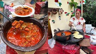 Así De Rico Comemos En El Rancho Carne de Puerco Con Nopales En Chile Rojo