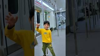 Abdul Samad Ne Delhi Metro  Me Ki Masti  #shorts #funny #delhimetro #uzairandsamad