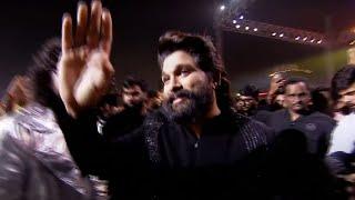 Icon Star Allu Arjun Mass Entry @ Pushpa 2 Trailer Launch Event | Manastars