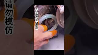 男子路过一时好奇还价98w买下一刀下去当场震惊 #翡翠 #翡翠手鐲 #缅甸翡翠 #玉 #玉佩 #玉石 #jade