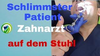 Zahnarzt wird selbst zum Patienten - Zahnarzt wird behandelt - Zahnarzt liegt auf dem Stuhl