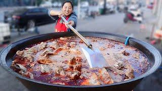 Henan's sister created her own secret recipe. She sells big bones in sauce！