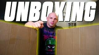 What's in a Pro-Bodybuilders Gym Bag? |Massive Unboxing | New Sponsor Annoucnement