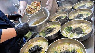 Master of making the famous Korean crab noodle "Kalguksu" / korean street food