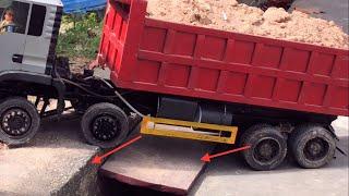 extremely powerful rc truck!! heavily overload and truck fail top dangerous moments of truck driving