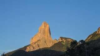 timelapse coucher lune Mont Aiguille