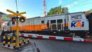 RAILWAY CROSSING 6 Kompilasi Perlintasan Kereta Api Garut