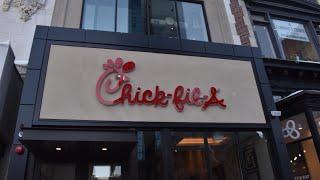 #Boston Police officer shoots attacker in Chik-Fil-A