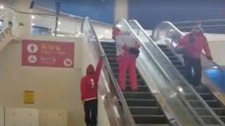 Einhändiges Rolltreppen fahren bei Olympia