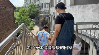 今天来啤酒婶二侄女家接她回家，经过三个月啤酒婶终于康复了