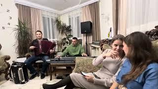 Yoanid, Larisa & Iulian- Vino Doamne-n casa mea