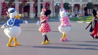 Everyone is marching and sneezing Indecently (Greeting before opening the park, Tokyo Disneyland)