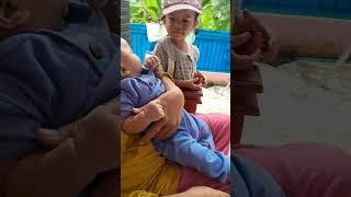 ANAK KECIL"LAGI REBUTAN RAMBUTAN DI TERAS RUMAH #shortvideo