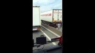 Calais: illegal immigrants everywhere on the highway