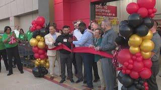 H-E-B opens first low-price Joe V’s Smart Shop in Dallas