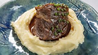 Это блюдо есть во всех ресторанах. Самое популярное мясо в мире. Говяжьи щёчки
