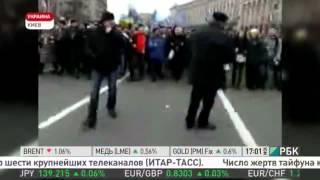 Митингующие в Киеве штурмуют здание администрации президента