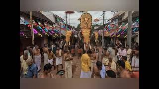 Ernakulam Sivakumar taking thidambu @ Kodunthirapully durgashtami