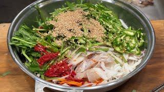 【Sub Eng, Jap】수유시장 전주집 손큰할머니 간재미 회무침 비법 Korean street food, Spicy sashimi salad master 韓国料理