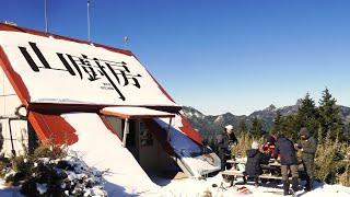 【一路報導｜山廚房】在桃山山屋旁開歐式餐廳？雪地裡的黃金蒜片煎牛排與英式早餐 ｜戶外料理EP.1